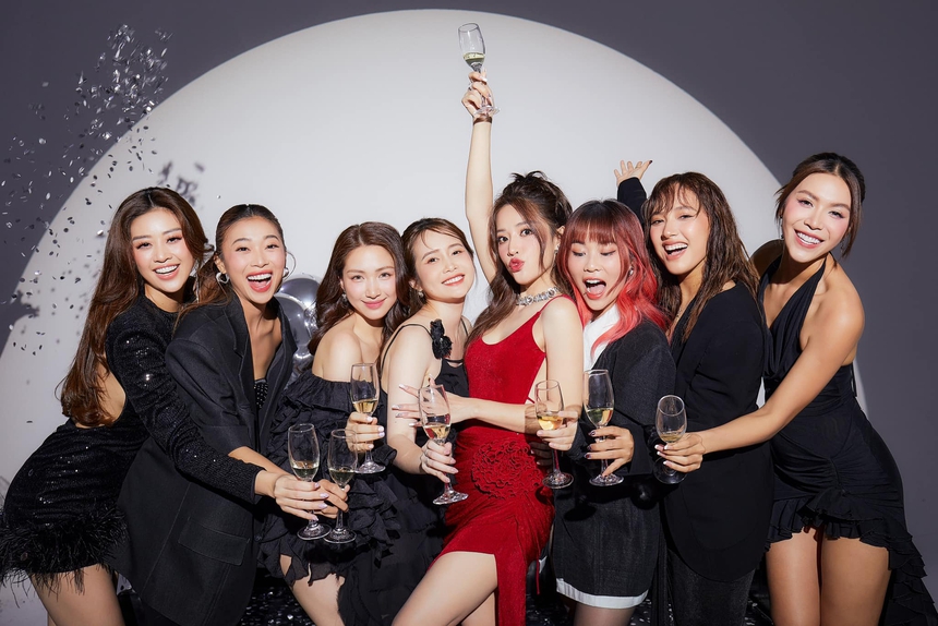 Puka - Gin Tuấn Kiệt tung bộ ảnh cưới cực 'chất' bên dàn sao Vbiz - Ảnh 6. Puka - Gin Tuấn Kiệt tung bộ ảnh cưới cực 'chất' bên dàn sao Vbiz - Ảnh 6.