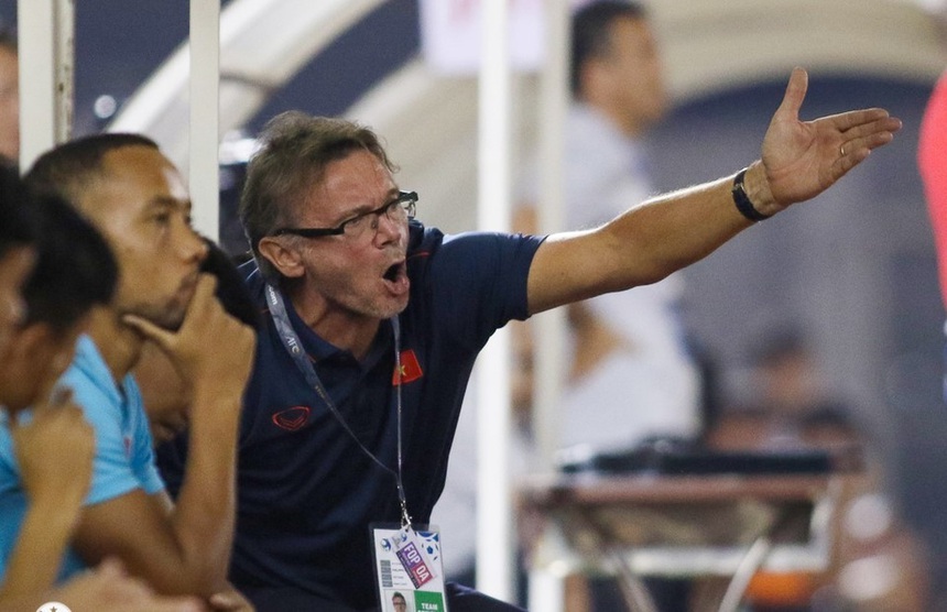 HLV Troussier tuyên bố ĐT Việt Nam sẽ dự World Cup, tiên đoán vươn tầm từ kỳ tích của U23 Việt Nam - Ảnh 2. HLV Troussier tuyên bố ĐT Việt Nam sẽ dự World Cup, tiên đoán vươn tầm từ kỳ tích của U23 Việt Nam - Ảnh 2.