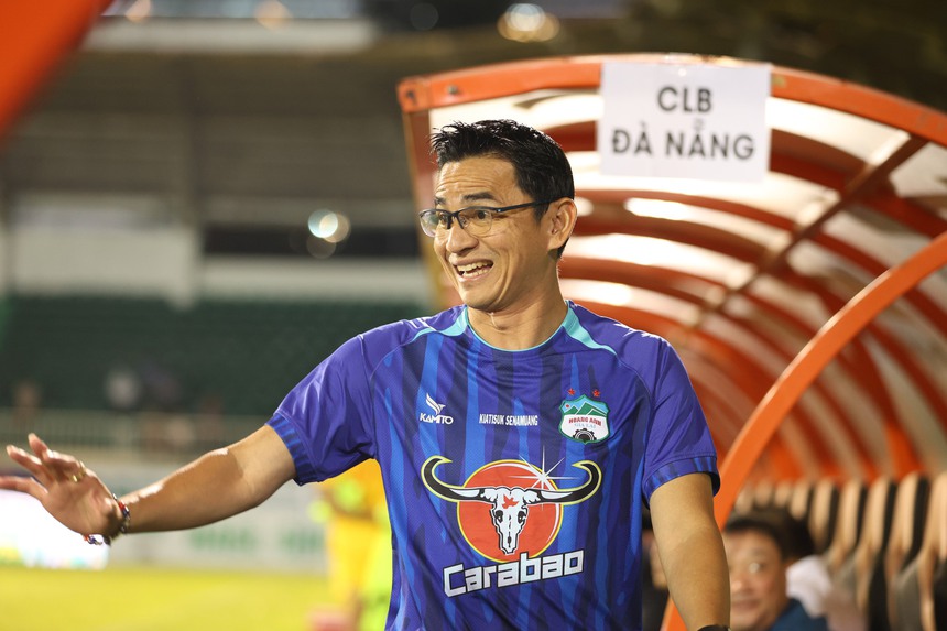 Bóng đá thật đẹp, nhất là khi chúng ta cho đi... - Ảnh 2. Bóng đá thật đẹp, nhất là khi chúng ta cho đi... - Ảnh 2.