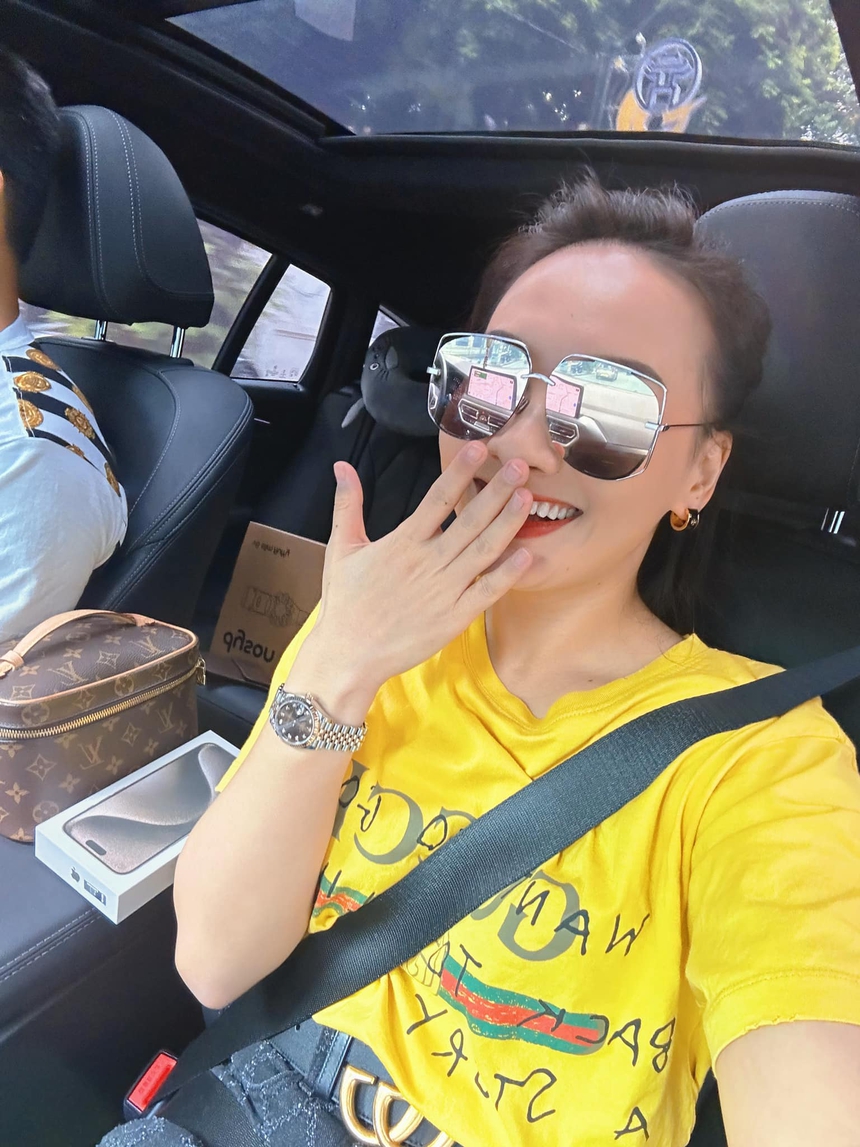 Sao Việt 2/10: Kỳ Duyên gây tranh cãi khi 'thả rông', Binz xúc động khi đọc thư Châu Bùi gửi - Ảnh 4.