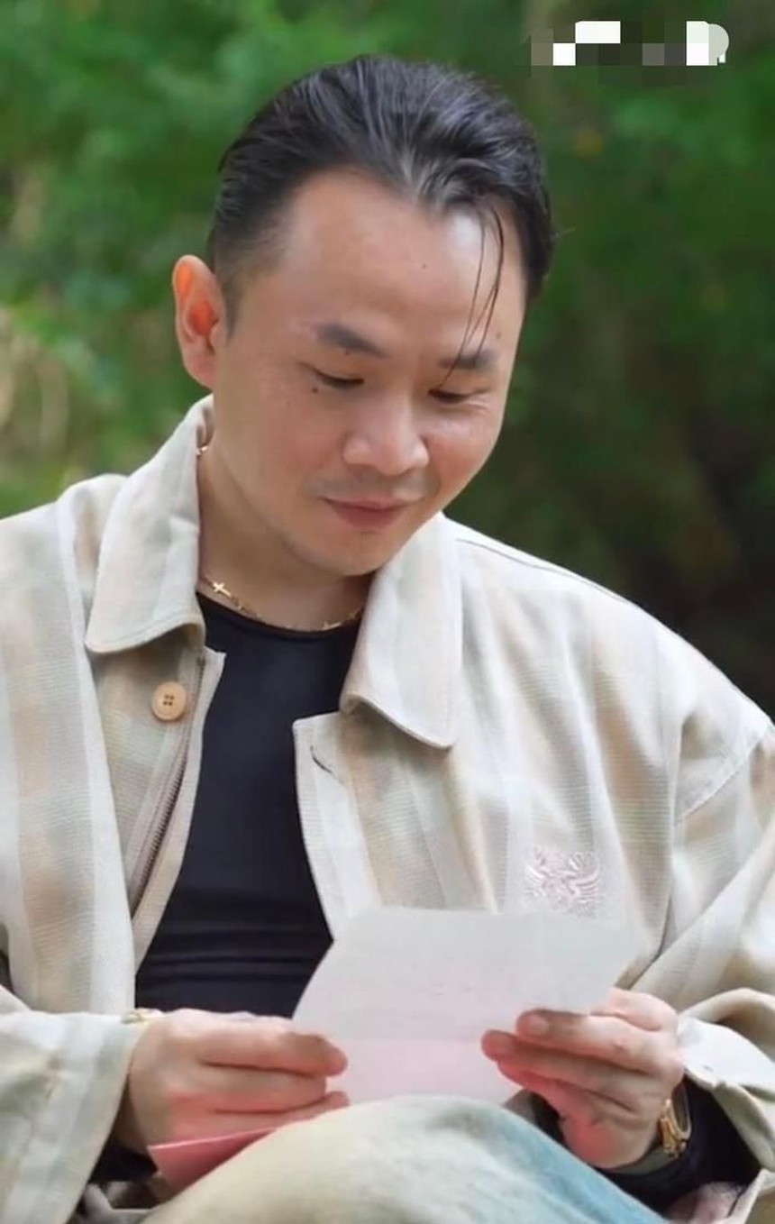 Sao Việt 2/10: Kỳ Duyên gây tranh cãi khi 'thả rông', Binz xúc động khi đọc thư Châu Bùi gửi - Ảnh 2.