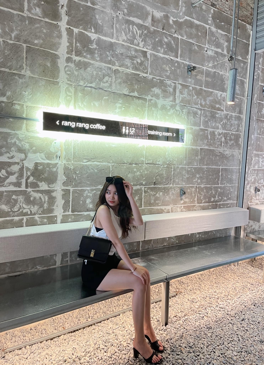 Đội phó CLB CAHN bất ngờ tung ảnh vợ sắp cưới, nhan sắc cô dâu khiến người hâm mộ trầm trồ - Ảnh 8.