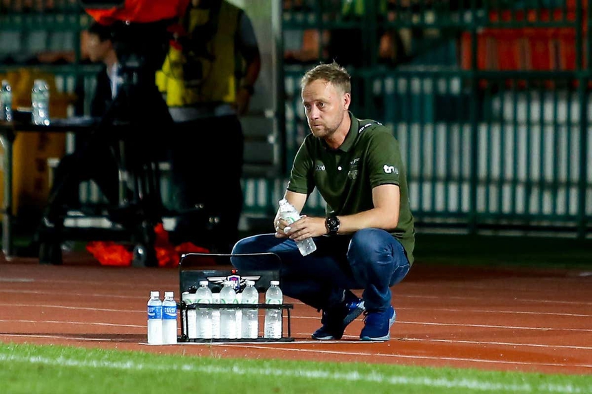 Đội trưởng ĐT Việt Nam ghi bàn đánh bại đội bóng Thái Lan, khiến HLV Polking phải khen ngợi và thừa nhận sự thật phũ phàng - Ảnh 4.