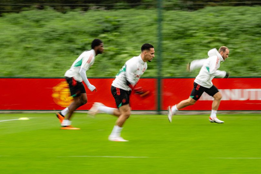 Tin bóng đá MU 2/10: MU chốt mục tiêu thay thế Erik ten Hag, Antony tái xuất - Ảnh 3. Tin bóng đá MU 2/10: MU chốt mục tiêu thay thế Erik ten Hag, Antony tái xuất - Ảnh 3.