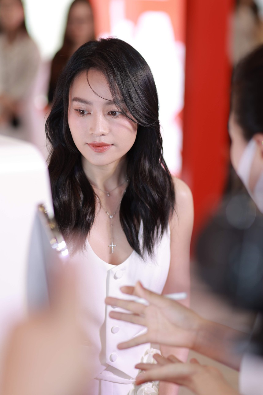 Minh Hằng tái xuất sau sinh con đầu lòng, nhan sắc "chặt chém" cả dàn hậu Việt - Ảnh 7.