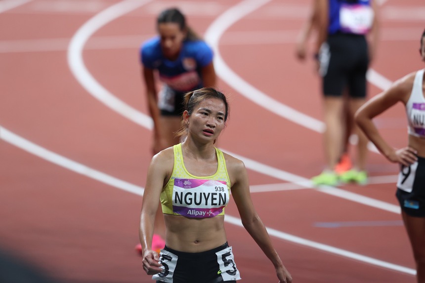 'Nữ hoàng điền kinh' Nguyễn Thị Oanh 'hụt hơi' ở nội dung sở trường ASIAD, nghi ngờ chọn sai điểm rơi phong độ - Ảnh 8.
