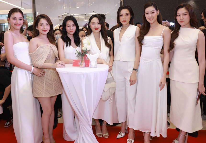 Minh Hằng tái xuất sau sinh con đầu lòng, nhan sắc "chặt chém" cả dàn hậu Việt - Ảnh 4.