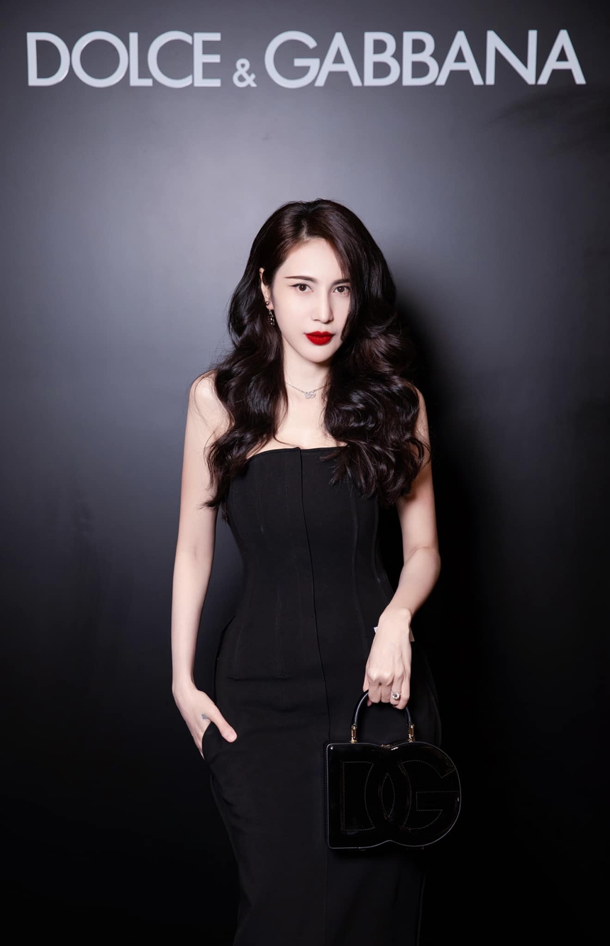 Thủy Tiên tái xuất sự kiện thời trang, nhan sắc được khen "thần tiên tỷ tỷ" - Ảnh 1.