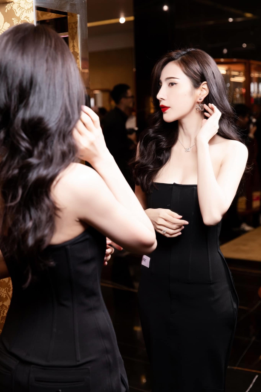 Thủy Tiên tái xuất sự kiện thời trang, nhan sắc được khen "thần tiên tỷ tỷ" - Ảnh 6.