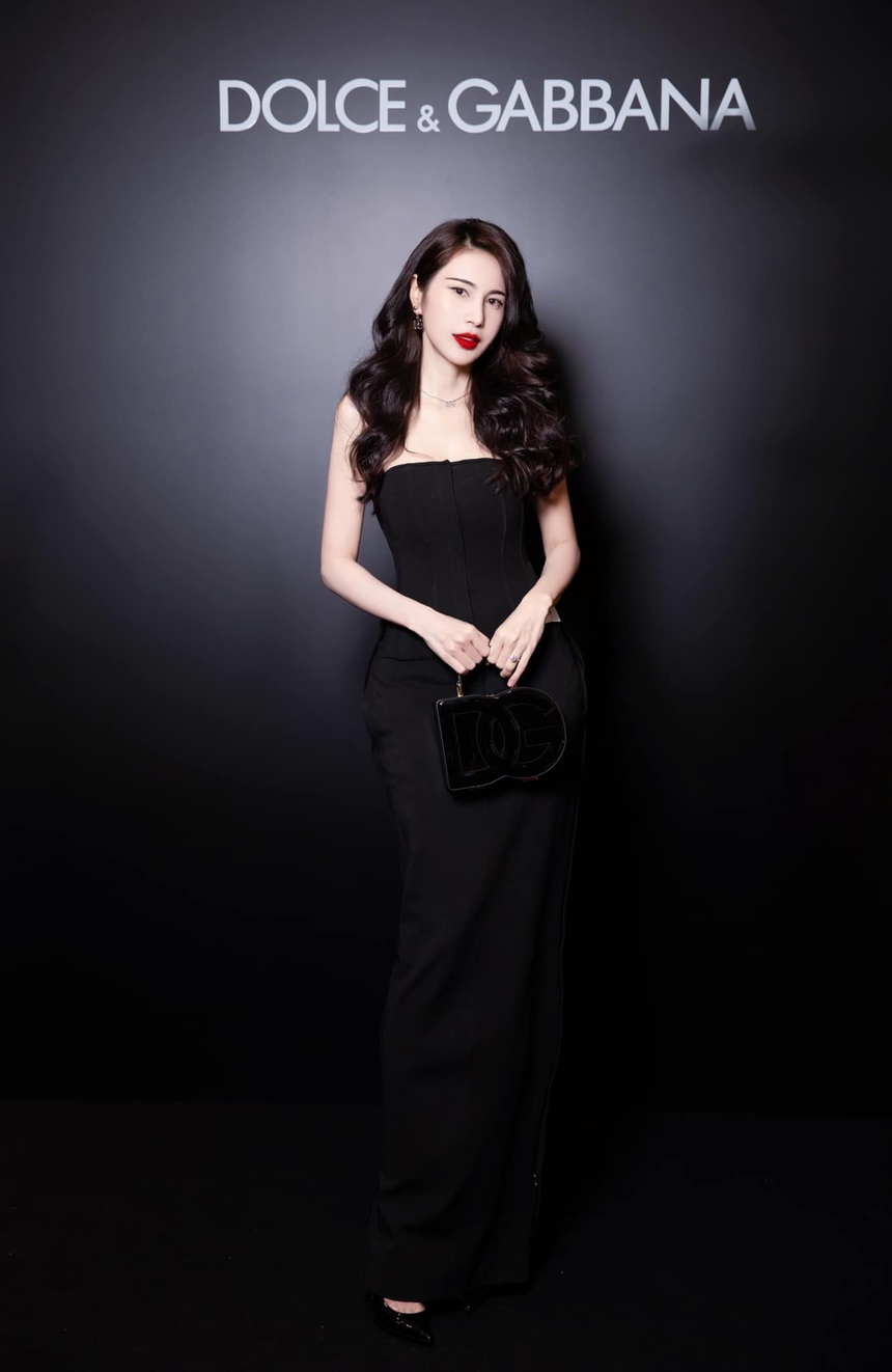 Thủy Tiên tái xuất sự kiện thời trang, nhan sắc được khen "thần tiên tỷ tỷ" - Ảnh 2.