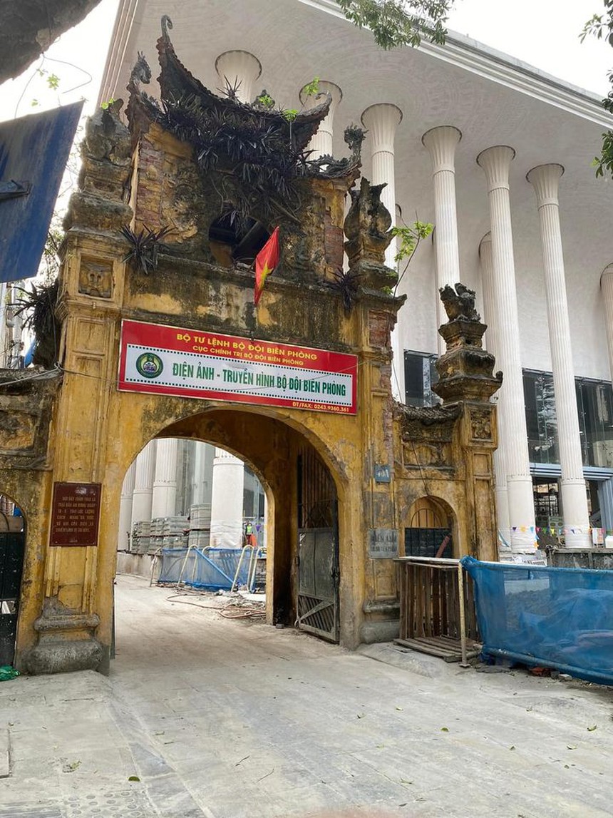 Đề cử Giải Bùi Xuân Phái - Vì tình yêu Hà Nội lần 16 - 2023: Cổng trại Bảo An Binh - cầu nối giữa quá khứ và hiện tại - Ảnh 1.