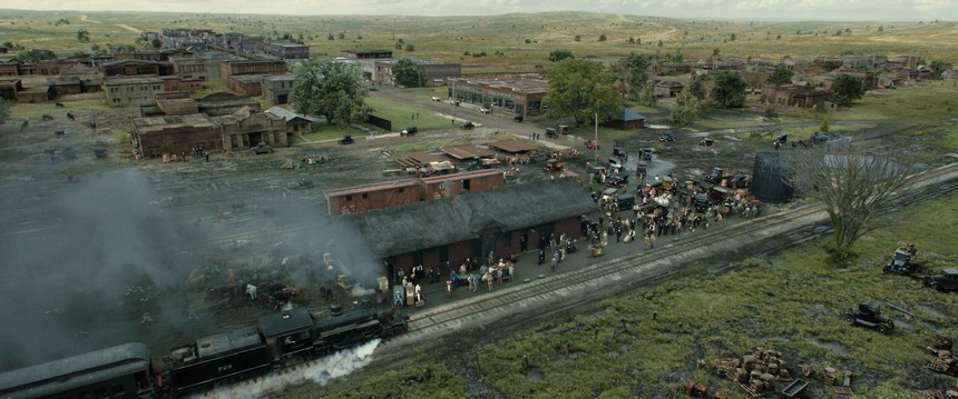 'Vầng trăng máu' được giới chuyên môn đánh giá cao: Một bộ phim không thể bỏ lỡ - Ảnh 1.