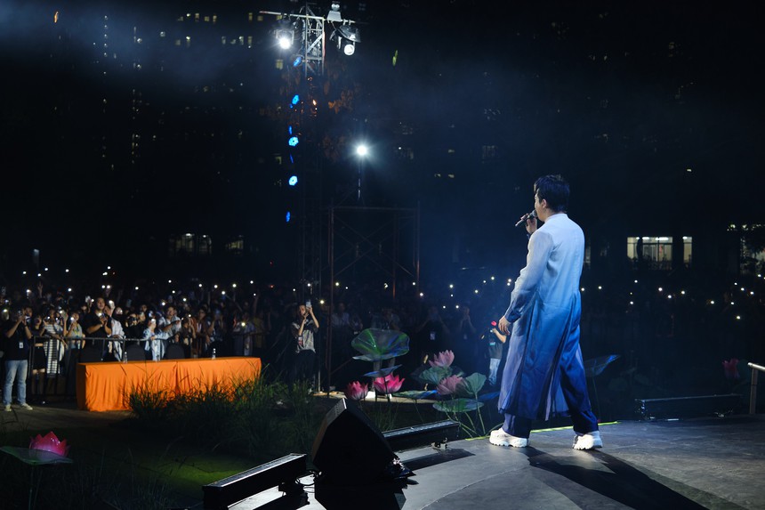 Trấn Thành gây bất ngờ khi lần đầu thể hiện ca khúc ‘Bài ca Đất Phương Nam’ - Ảnh 5.