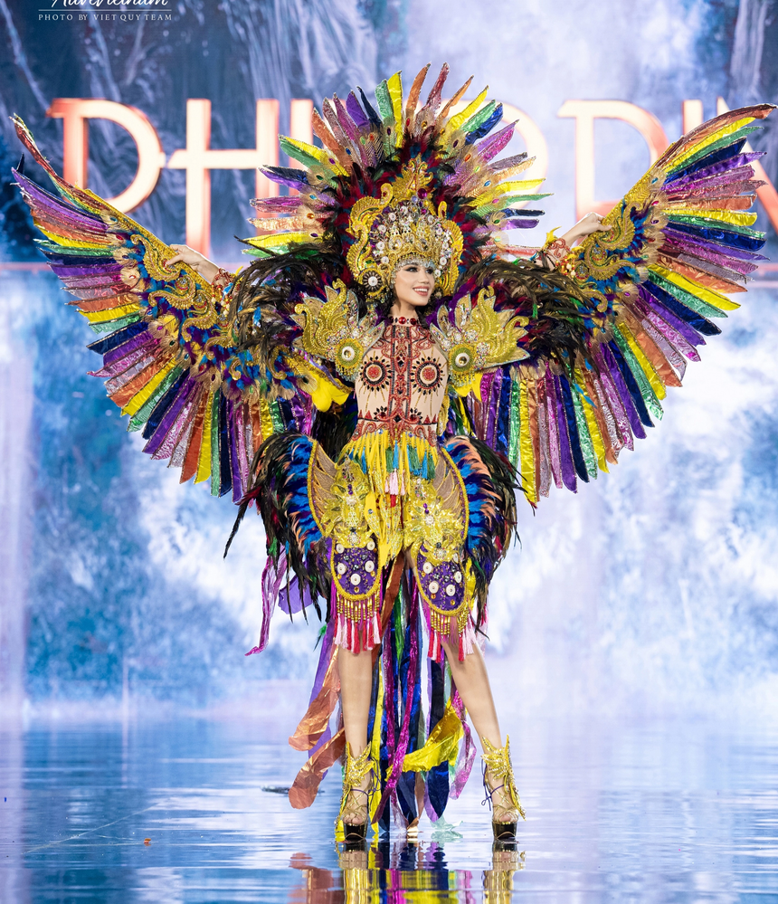 Dàn thí sinh Miss Grand International gây ấn tượng mạnh tại đêm thi National Costume - Ảnh 9. Dàn thí sinh Miss Grand International gây ấn tượng mạnh tại đêm thi National Costume - Ảnh 9.