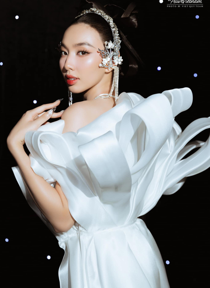 Thanh Hằng hé lộ váy cưới trong ngày trọng đại, bà xã Công Lý khoe 'quà' 20/10, Puka nói về tin đồn mang bầu - Ảnh 5.