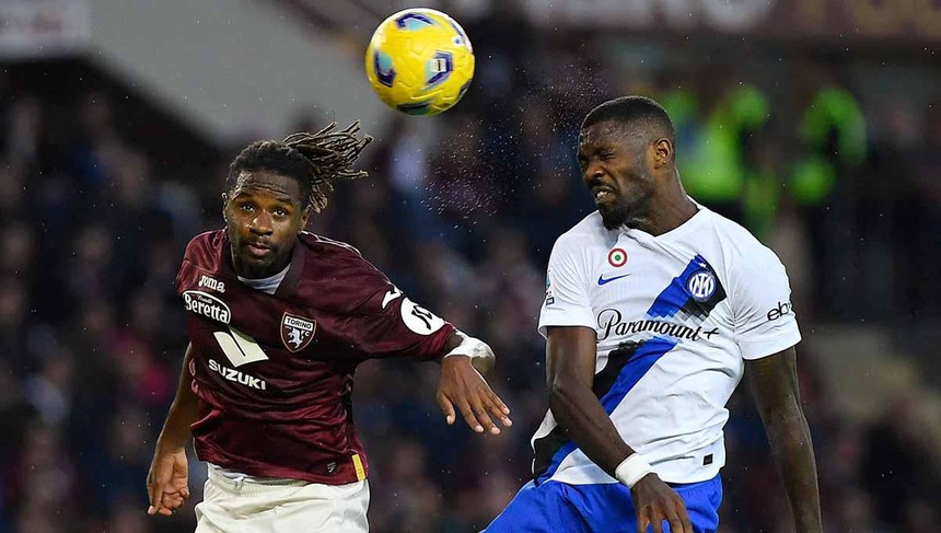 Inter Milan 'lột xác' ngoạn mục trong hiệp 2, đánh chiếm vị trí đầu bảng Serie A từ đại kình địch - Ảnh 2.