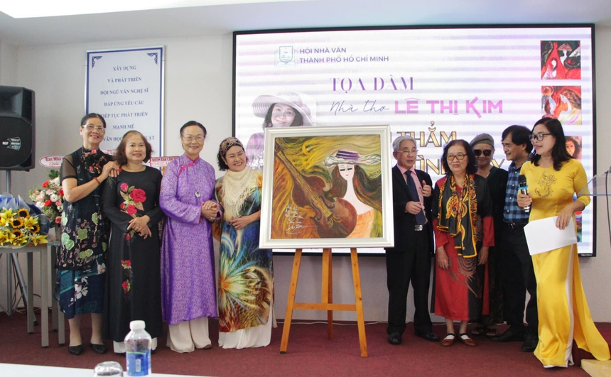 Lê Thị Kim và khoảng sân sau bí ẩn của thơ - Ảnh 5.