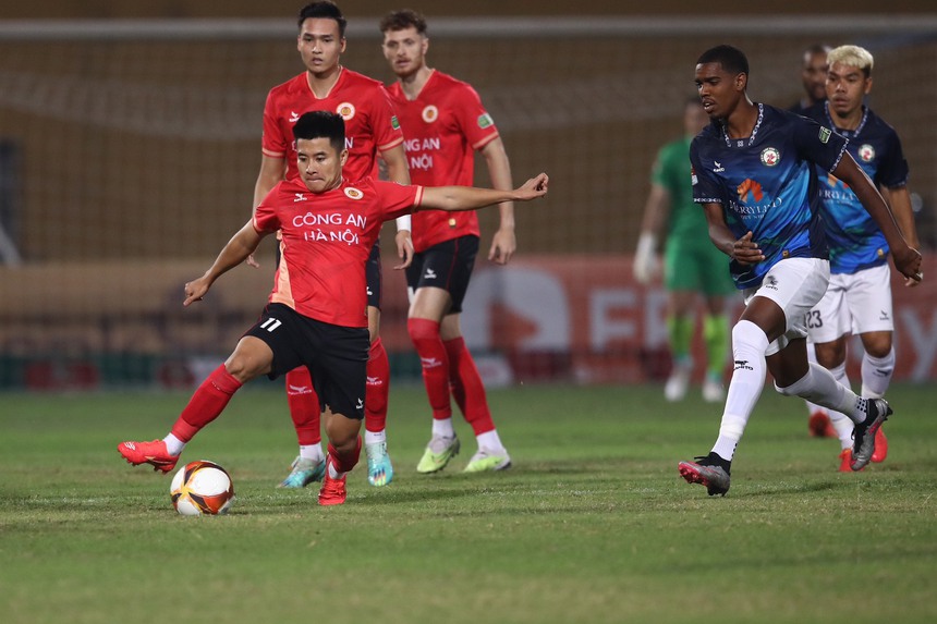 Hòa Minzy 'tiếp lửa' cho CAHN, phấn khích trước màn thoát hiểm ngoạn mục cuối trận - Ảnh 2. Hòa Minzy 'tiếp lửa' cho CAHN, phấn khích trước màn thoát hiểm ngoạn mục cuối trận - Ảnh 2.