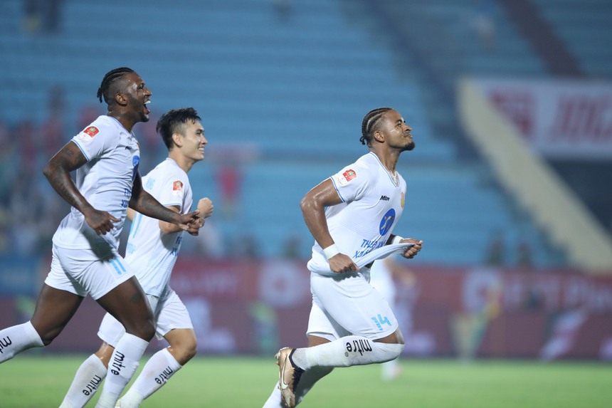 Bóng lăn trong tuần: Không quá bất ngờ - Ảnh 1.