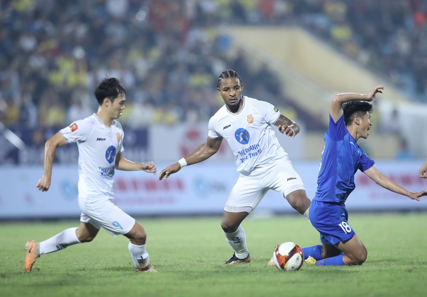 Tuấn Hải và vòng đấu thăng hoa của dàn sao tuyển Việt Nam - Ảnh 1.