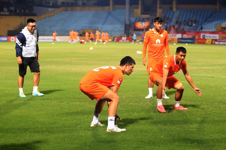 Đình Trọng cười đùa thoải mái với Văn Thanh, hẹn ngày trở lại V-League - Ảnh 8.