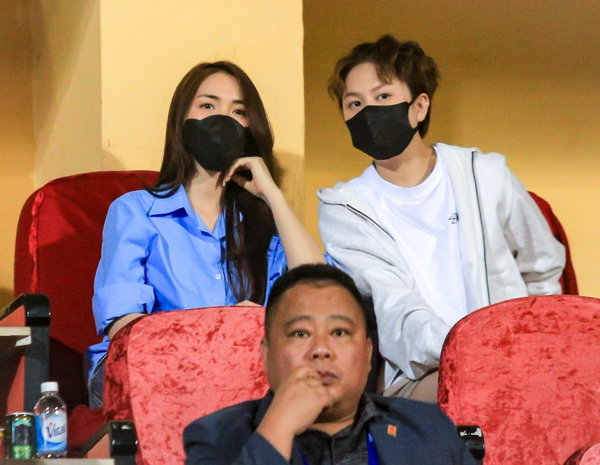 Hòa Minzy 'tiếp lửa' cho CAHN, phấn khích trước màn thoát hiểm ngoạn mục cuối trận - Ảnh 3. Hòa Minzy 'tiếp lửa' cho CAHN, phấn khích trước màn thoát hiểm ngoạn mục cuối trận - Ảnh 3.