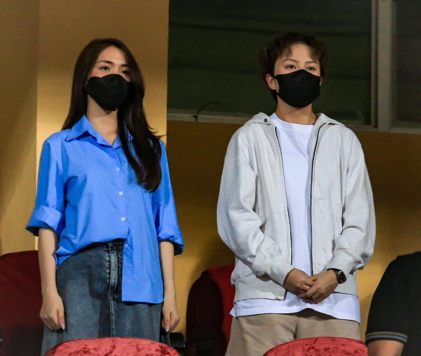 Hòa Minzy 'tiếp lửa' cho CAHN, phấn khích trước màn thoát hiểm ngoạn mục cuối trận - Ảnh 5. Hòa Minzy 'tiếp lửa' cho CAHN, phấn khích trước màn thoát hiểm ngoạn mục cuối trận - Ảnh 5.