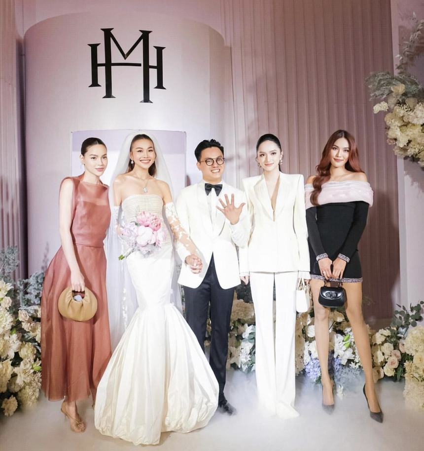 Dàn chị đẹp The New Mentor dự đám cưới Thanh Hằng, bà xã Công Lý bức xúc khi chồng vướng tin đồn thất thiệt - Ảnh 1.