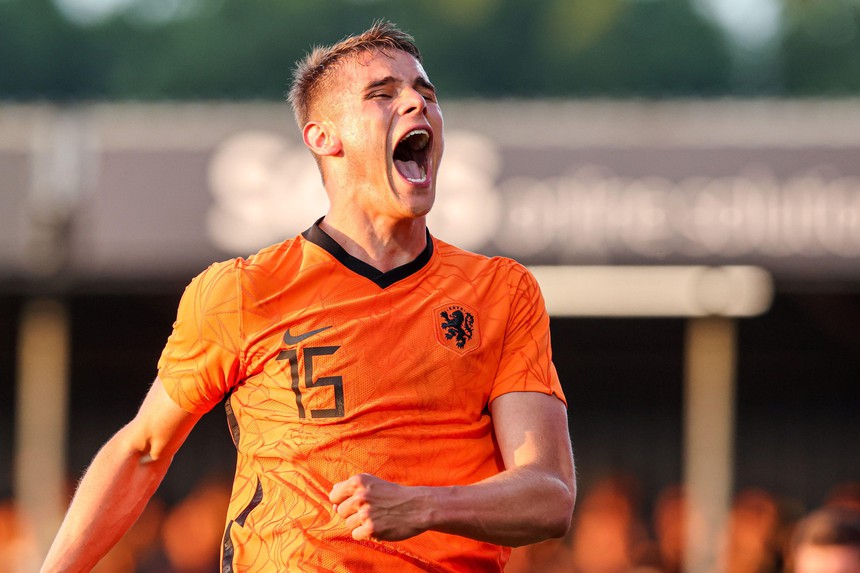 Micky van de Ven: Từ dự bị ở đội hạng hai thành ngôi sao của Spurs - Ảnh 2.