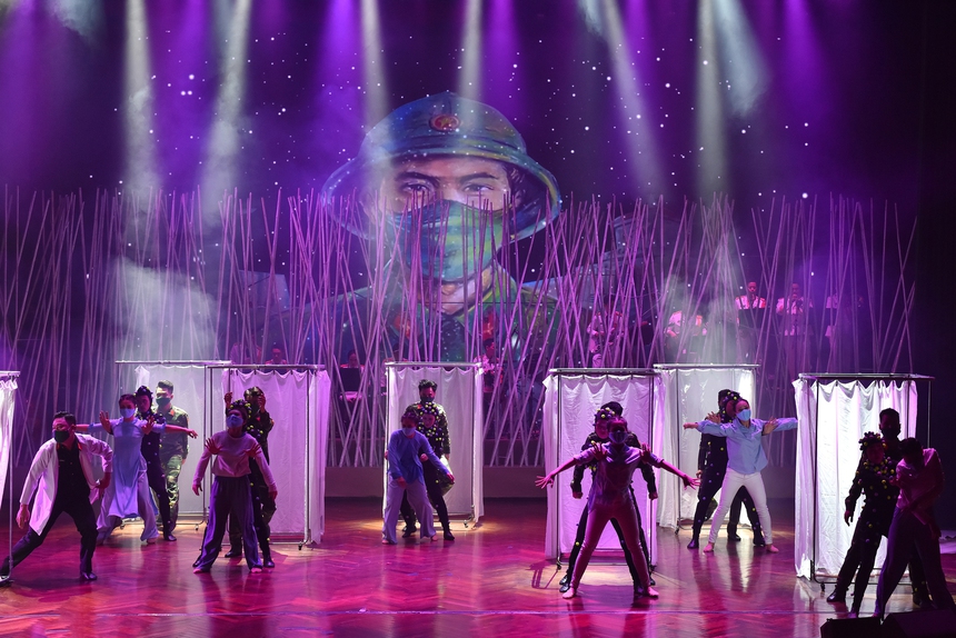 Gợi mở từ 'Ánh sao thành đồng' - Ảnh 4. Gợi mở từ 'Ánh sao thành đồng' - Ảnh 4.