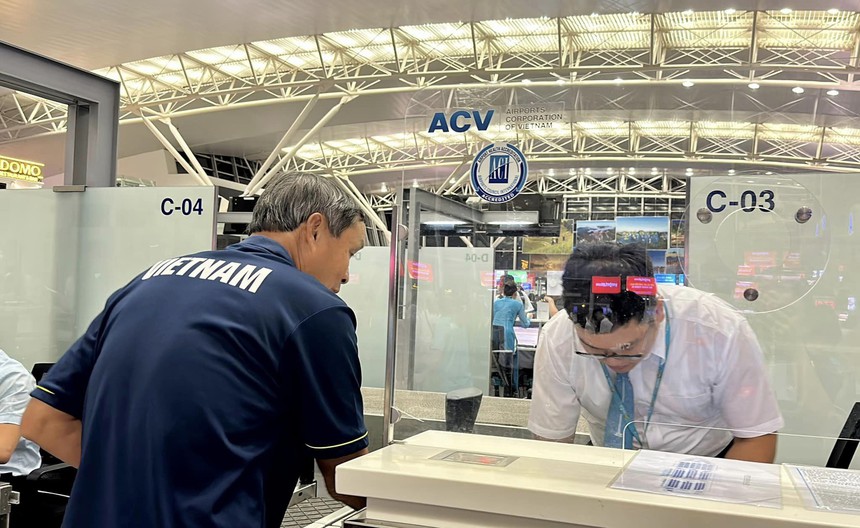 Tin nóng bóng đá Việt sáng 24/10: Hà Nội thiệt quân ở C1, 8 cầu thủ U18 Việt Nam sang Nhật 'du học' - Ảnh 5.