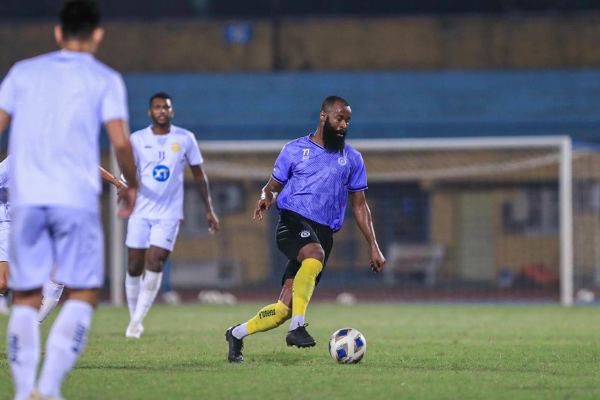 Tin nóng bóng đá Việt 3/2: HLV Troussier cân nhắc gọi Đình Trọng, HLV Kiatisuk trổ tài ca hát bằng tiếng Việt - Ảnh 4. Tin nóng bóng đá Việt 3/2: HLV Troussier cân nhắc gọi Đình Trọng, HLV Kiatisuk trổ tài ca hát bằng tiếng Việt - Ảnh 4.