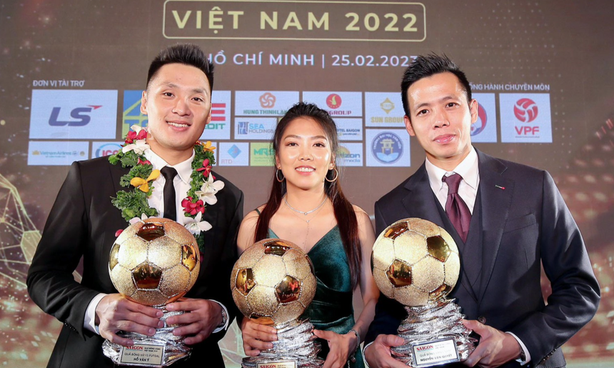 Quả bóng vàng Việt Nam 2023 có chủ nhân mới - Ảnh 2. Quả bóng vàng Việt Nam 2023 có chủ nhân mới - Ảnh 2.