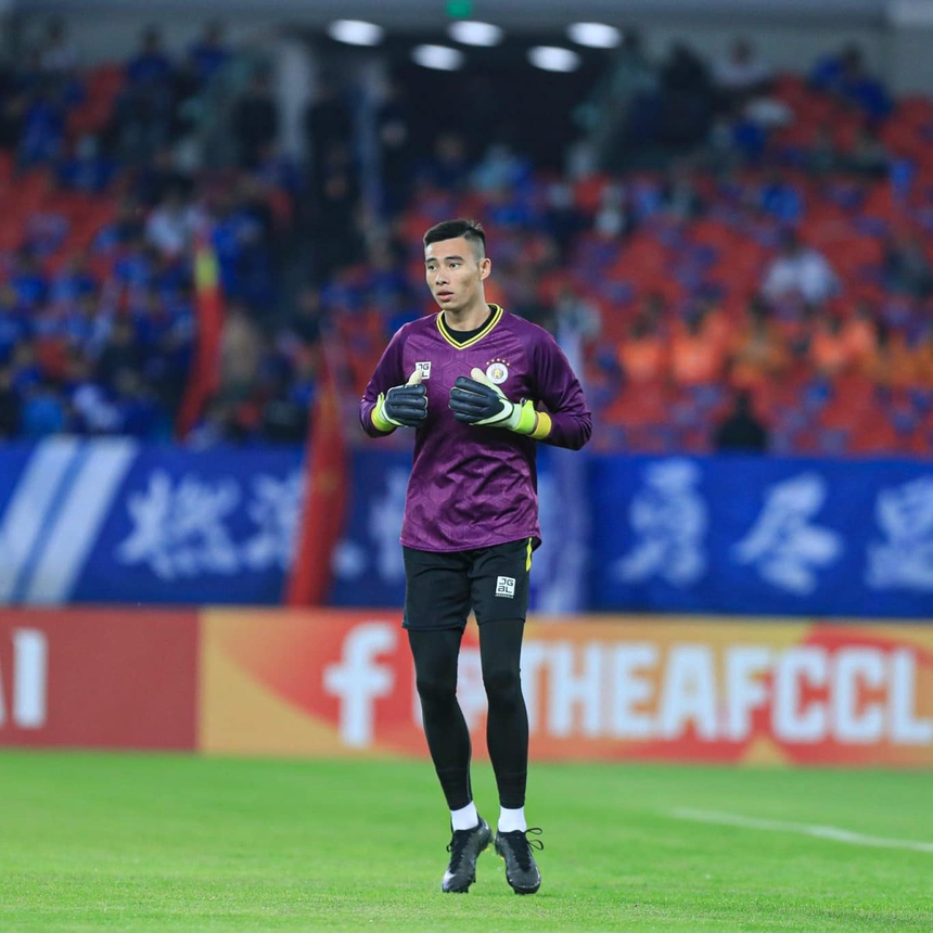 Tin nóng bóng đá Việt sáng 25/10: Văn Chuẩn đạt điểm cao nhất Hà Nội FC, Công Phượng 'kèm' U18 Việt Nam - Ảnh 2.