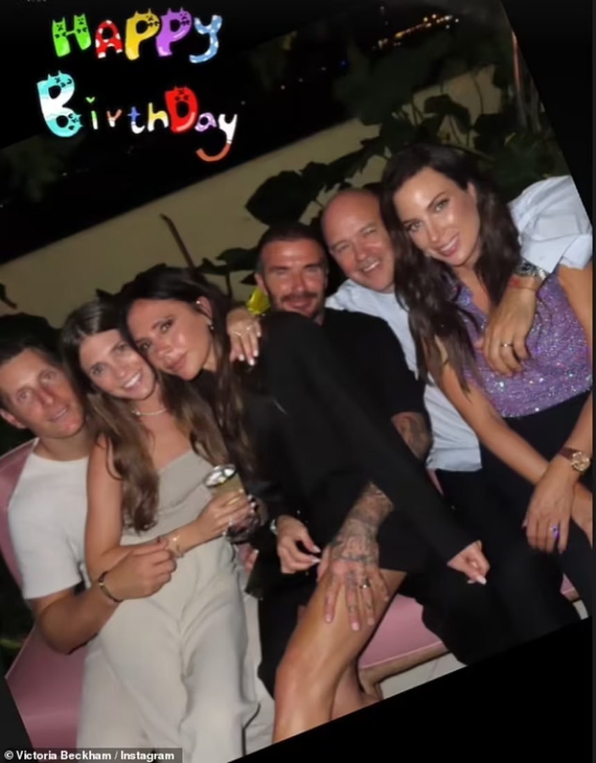 David Beckham quấn quýt bên vợ Victoria sau khi Rebecca Loos lên tiếng về scandal - Ảnh 1.