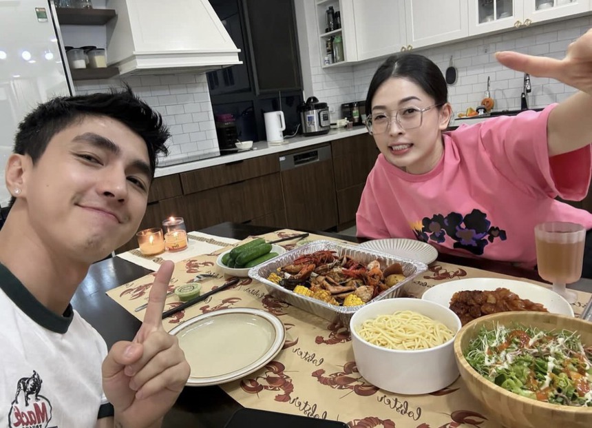 Đạo diễn Nguyễn Quang Dũng lên tiếng về phim 'Đất rừng phương Nam', Hoa hậu Thùy Tiên xuất sắc trở thành 'Mỹ nhân của năm' - Ảnh 4.