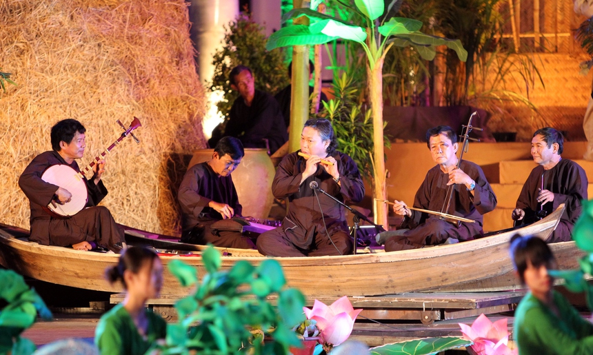 Nỗ lực truyền dạy đờn ca tài tử cho thế hệ trẻ - Ảnh 2.