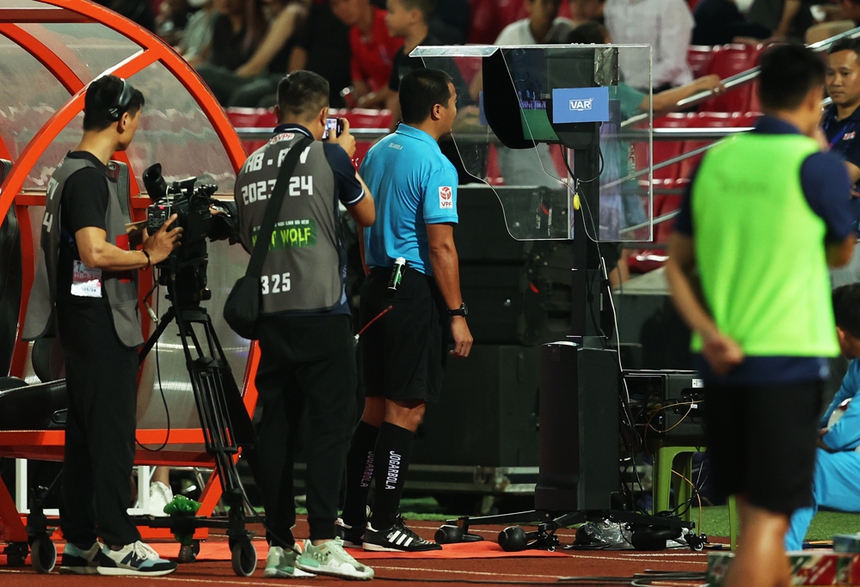 Lớp trọng tài VAR khóa 2 hoàn thành đào tạo lý thuyết - Ảnh 1.