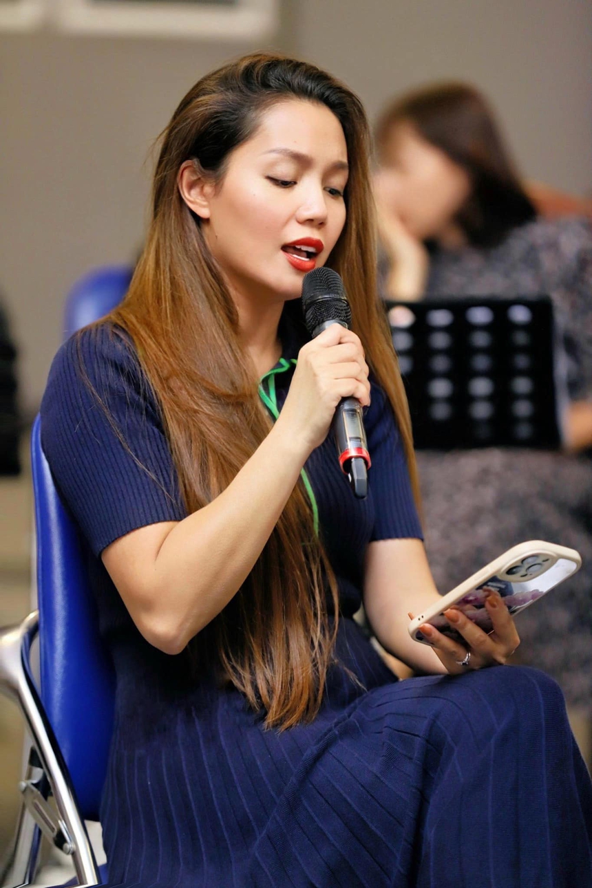 Hồ Quỳnh Hương tập trung toàn bộ tinh thần và sức lực cho liveconcert của Đỗ Bảo  - Ảnh 5.