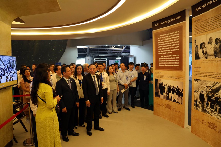 Khai mạc Triển lãm thành tựu 60 năm tỉnh Quảng Ninh - Ảnh 2. Khai mạc Triển lãm thành tựu 60 năm tỉnh Quảng Ninh - Ảnh 2.