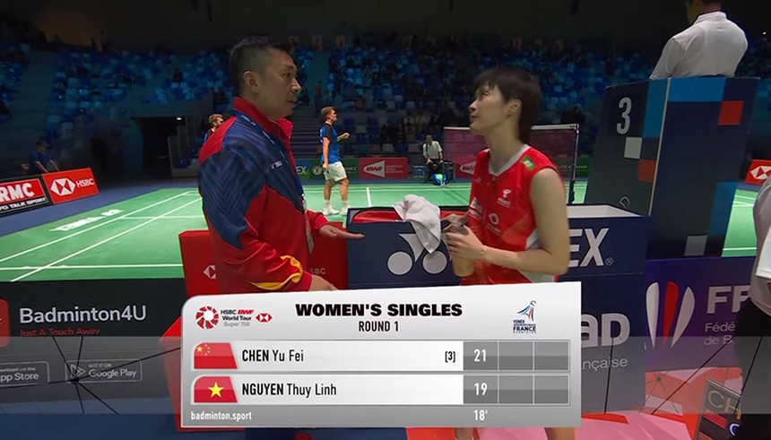 Thấy Thùy Linh lủi thủi một mình, HLV Trung Quốc chỉ đúng điểm yếu chí mạng giúp học trò thắng chóng vánh - Ảnh 3.