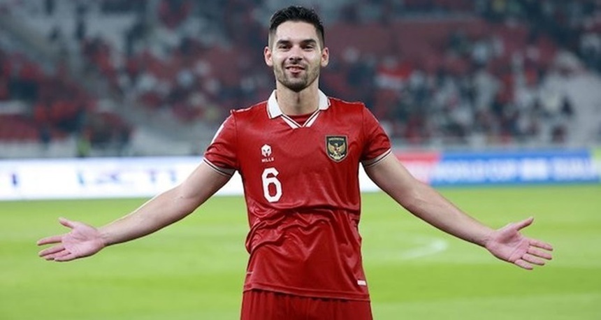 Sandy Walsh nói đùa là có thể chơi cùi chỏ như Văn Hậu Sandy Walsh nói đùa là có thể chơi cùi chỏ như Văn Hậu