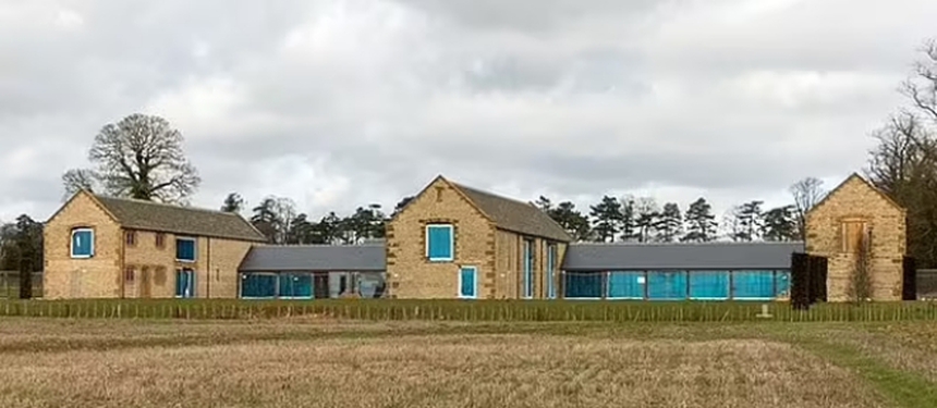 Vợ chồng Beckham chuẩn bị cho kế hoạch dưỡng già ở nông thôn - Ảnh 2.