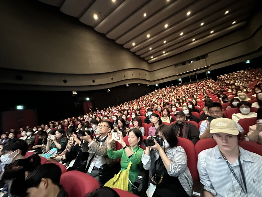 Lương Triều Vỹ đến Tokyo tiết lộ bí kíp diễn xuất  - Ảnh 2.