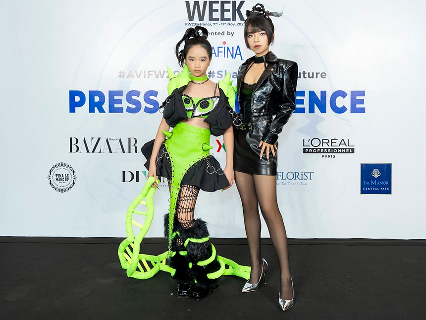 NTK trẻ Phạm Trần Thu Hằng lần đầu tiên tham dự Vietnam International Fashion Week 2023 - Ảnh 4. NTK trẻ Phạm Trần Thu Hằng lần đầu tiên tham dự Vietnam International Fashion Week 2023 - Ảnh 4.