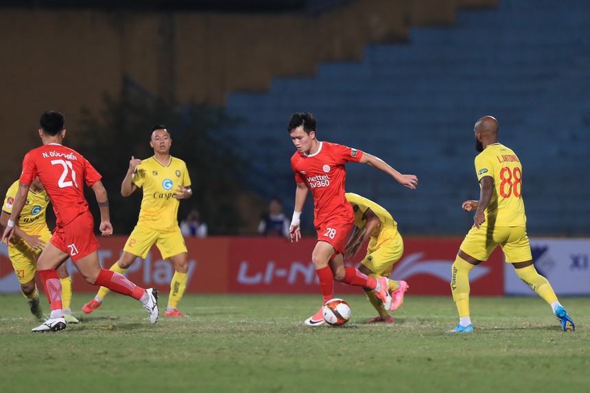 Hoàng Đức lại ghi điểm, tiến sát Quả bóng vàng  - Ảnh 2.