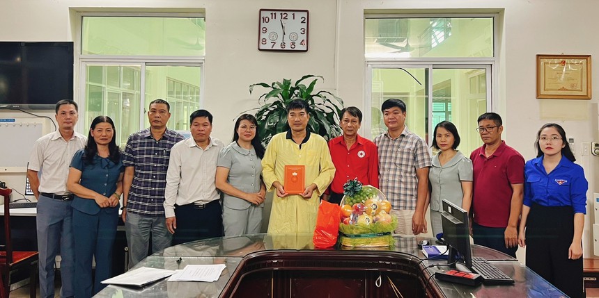 Thăm hỏi, hỗ trợ gia đình nạn nhân trong vụ cháy tại xã Tứ Hiệp, Hà Nội - Ảnh 1.