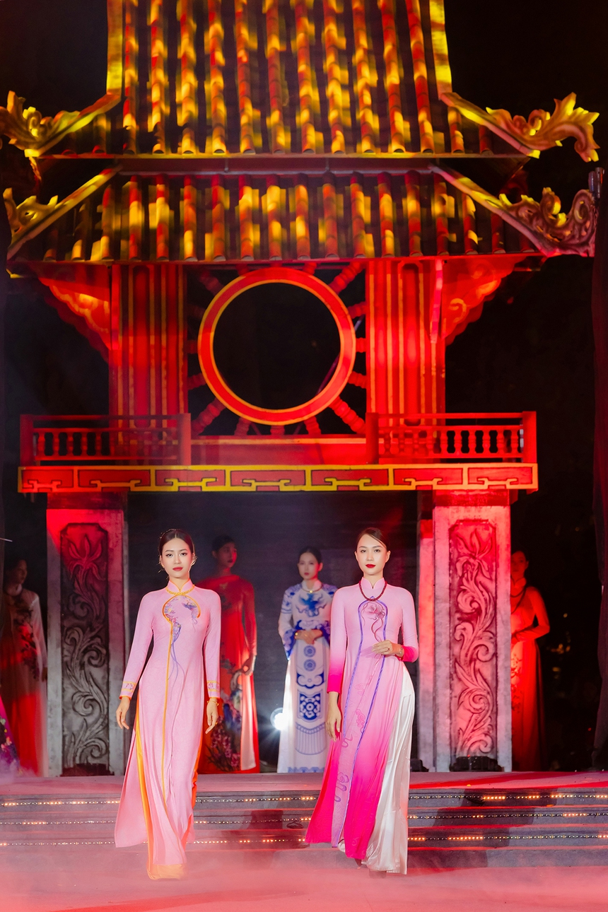 NTK Vũ Thảo Giang kết hợp áo dài với ngọc tạo nên BST 'Minh châu Hà Thành' - Ảnh 4.