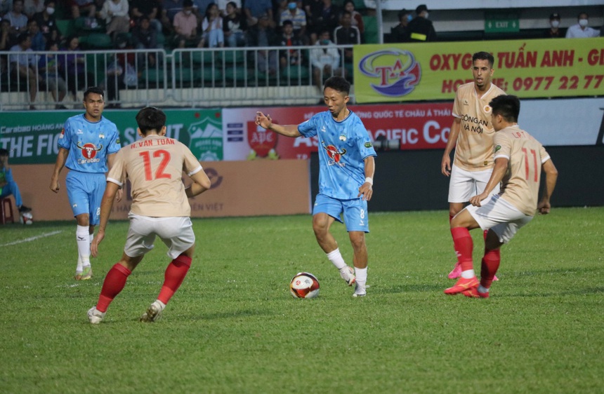 HLV Kiatisuk thừa nhận HAGL không thể so sánh với CAHN - Ảnh 2.