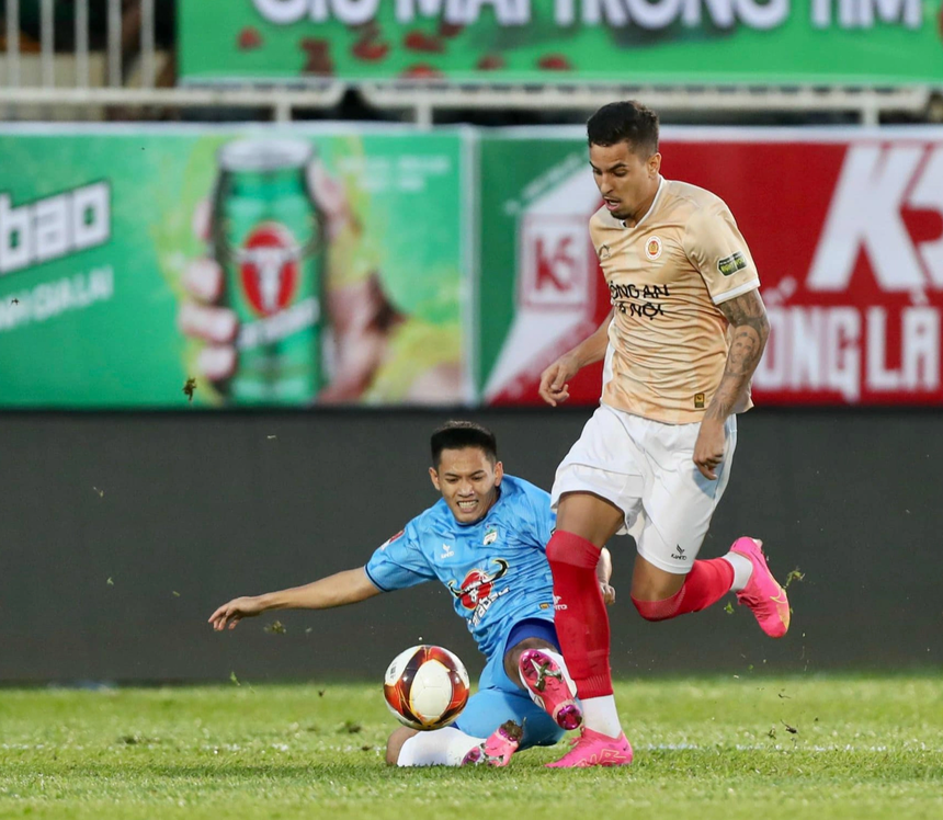 HLV Kiatisuk khó lạc quan tếu với HAGL - Ảnh 1.